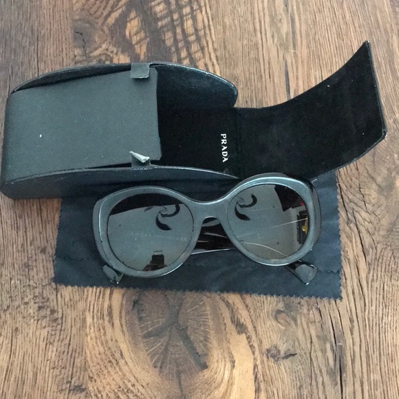 Authentic prada sunglasses - Picture 1 of 3